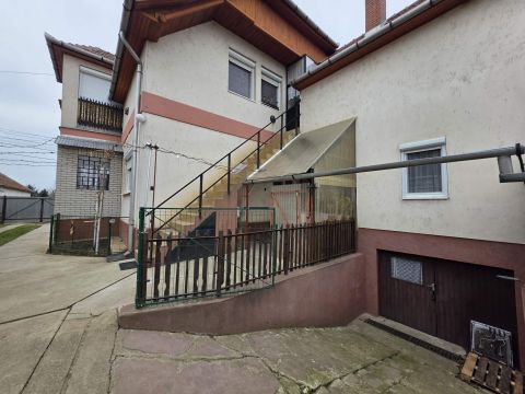 Eladó Ház 5350 Tiszafüred Öreg halász Étterem parkoló