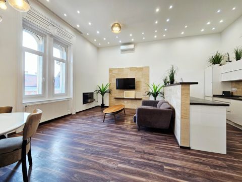 Eladó Lakás 1073 Budapest 7. kerület , Nagykörúti szép házban elegáns, duplakomfortos lakás