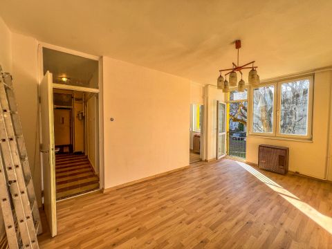 Eladó Lakás 1098 Budapest 9. kerület József Attila Lakótelepen, frissen szigetelt társasházból