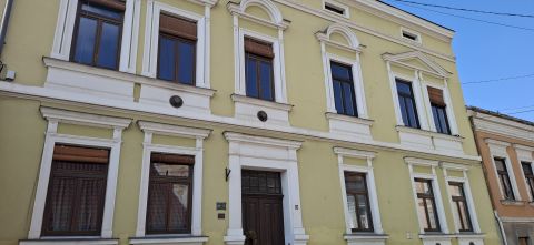 Eladó Lakás 7625 Pécs , Tettye lábánál-3 szobás-világos-téglalakás! Vince u. 