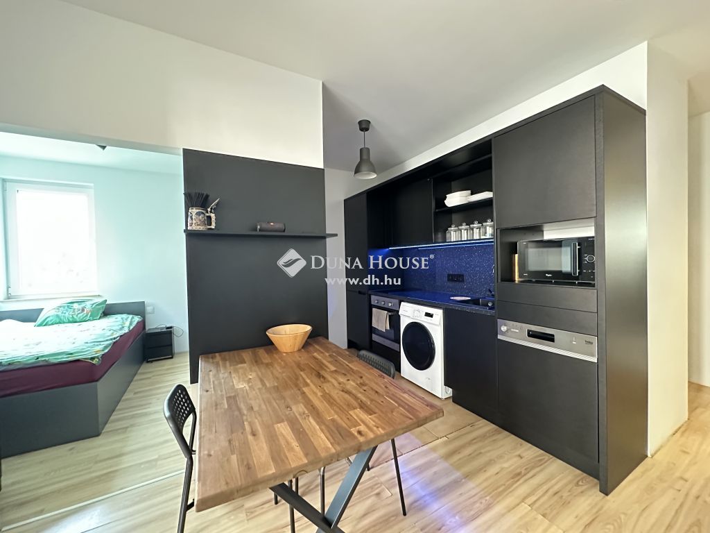 8600 Siófok , Panorámás, 34 m2-es lakás 10 m2-es terasszal — 1/21