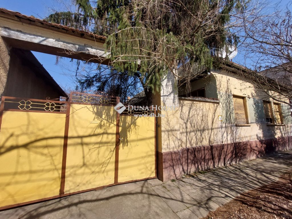 6447 Felsőszentiván , Központhoz közel — 1/12