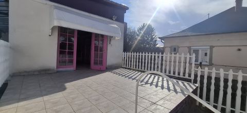 Kiadó Üzlethelyiség 7632 Pécs , Utcafronti üzlet parkolókkal-Keszűi út