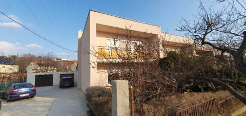 Eladó Lakás 8400 Ajka , 8400 Ajka, csendes