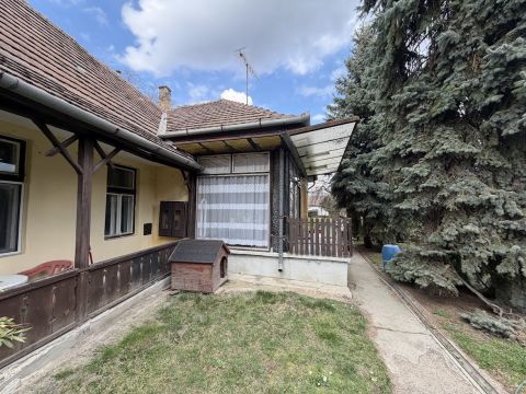 Eladó Ház 2030 Érd , Hősök tere közelében !