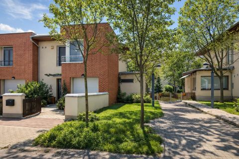 Eladó Lakás 1047 Budapest 4. kerület , Újpest Juharliget zárt lakópark 3 szobás 1.emeleti lakás