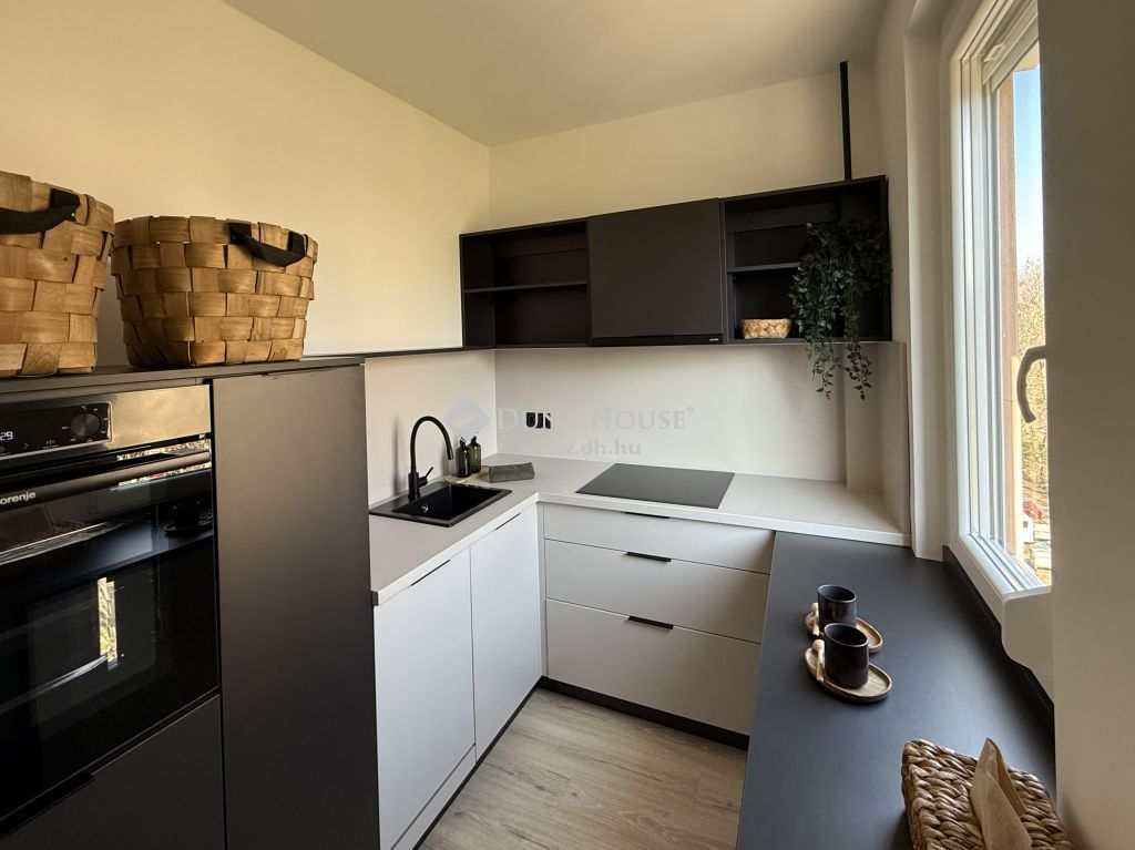 7635 Pécs — 1/17