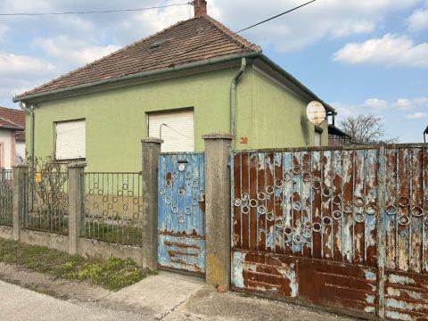 Eladó Ház 9353 Szárföld , Fő utca környéke