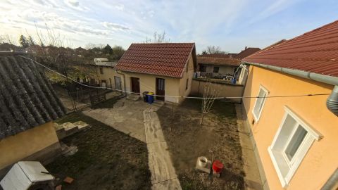 Eladó Ház 6033 Városföld Hitelezhető, részben felújított, szigetelt családi ház
