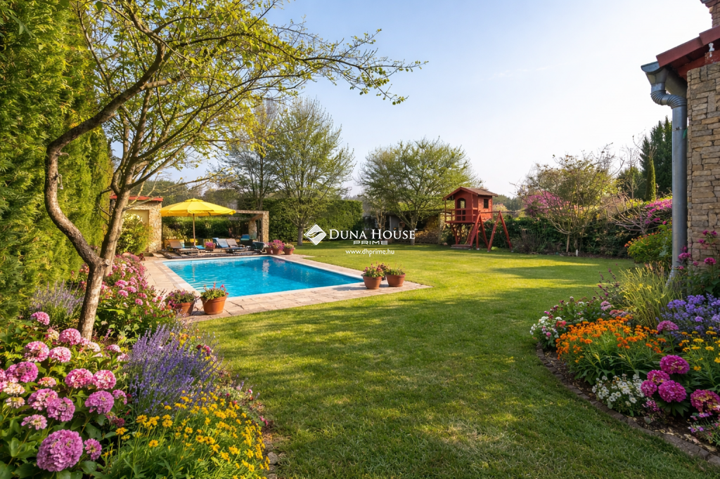 Eladó ház, Csomád