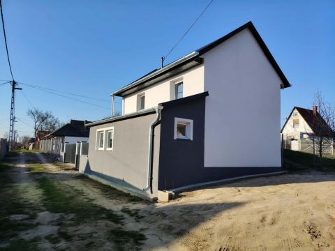 Eladó Ház 2200 Monor , Központhoz közel