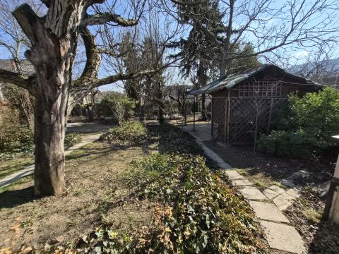 Eladó Intézmény 1037 Budapest 3. kerület , Üröm