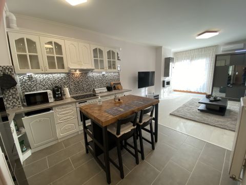 Eladó Lakás 1034 Budapest 3. kerület , Újszerű lakás a 3. kerületben