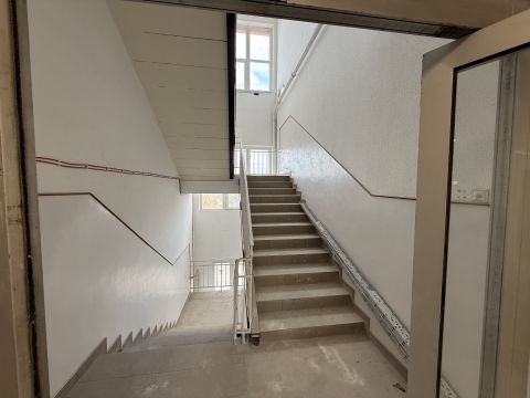 Eladó Iroda 1211 Budapest 21. kerület Csepeli hévmegálló közelében