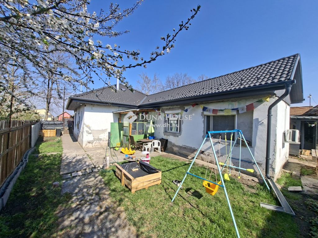 5000 Szolnok , Cukorgyári Lakótelep-től nem messze — 1/17