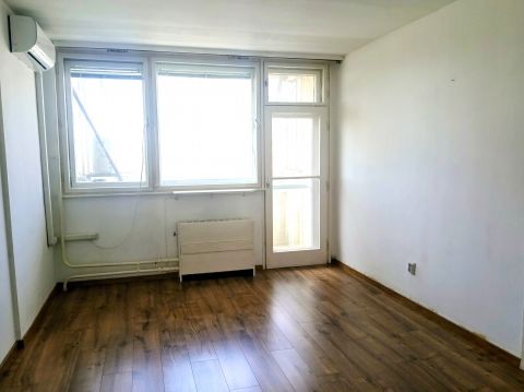 Kiadó Lakás 4025 Debrecen , Debrecenben a  Petőfi téren