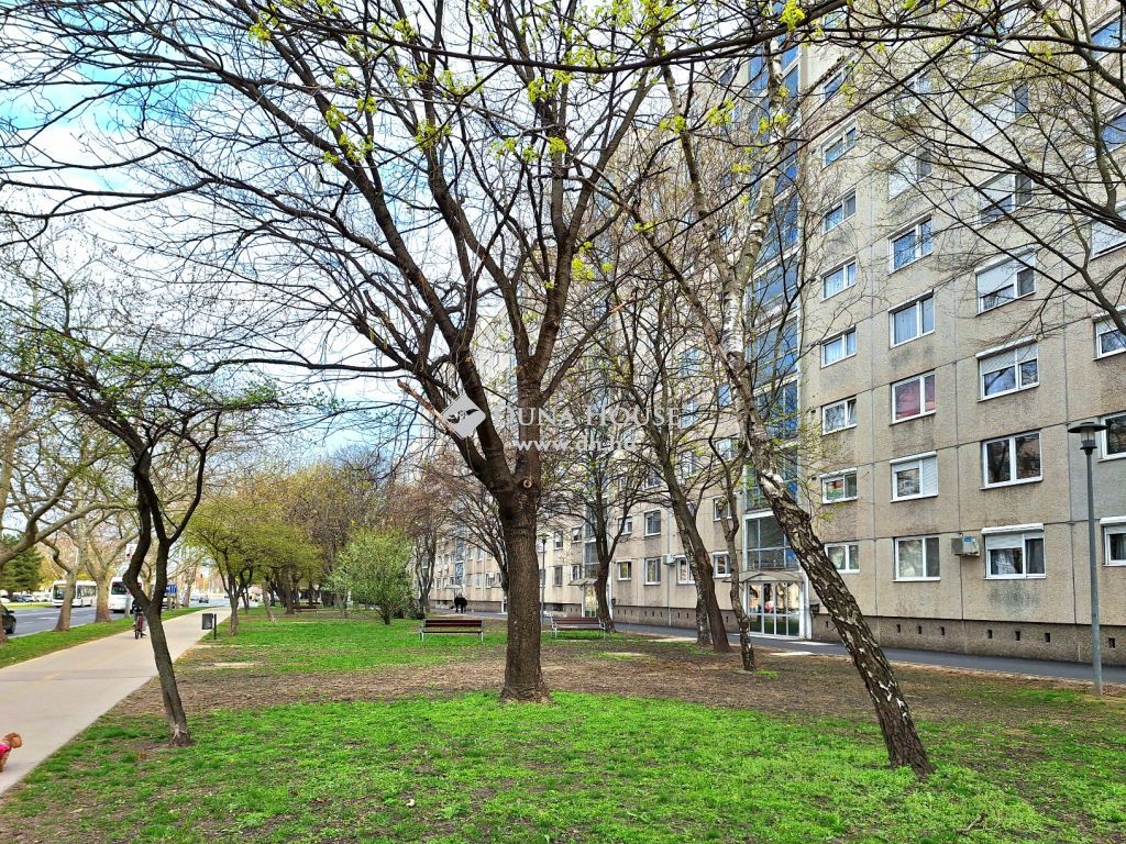 9023 Győr , FELÚJÍTANDÓ 3 SZOBÁS ERKÉLYES LAKÁS ADYVÁROSBAN! — 1/28