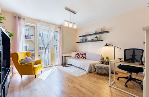 Eladó Lakás 1095 Budapest 9. kerület , 2004-es építésű házban, 73 nm-es, 3 szobás, erkélyes lakás