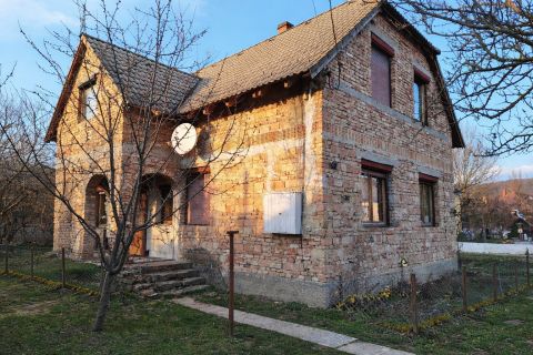 Eladó Ház 9123 Kajárpéc 2 SZINTES TÉGLA CSALÁDI HÁZ ELADÓ!