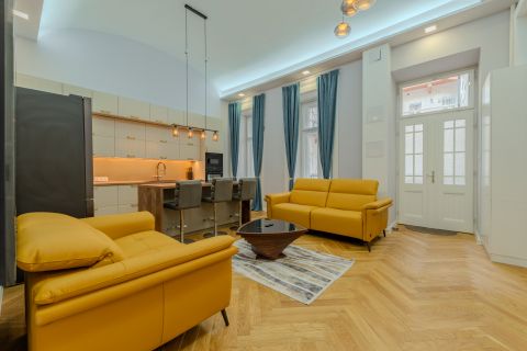 Eladó Lakás 1051 Budapest 5. kerület BAZILIKA KÖZELÉBEN CSENDES LUXUS LAKÁS