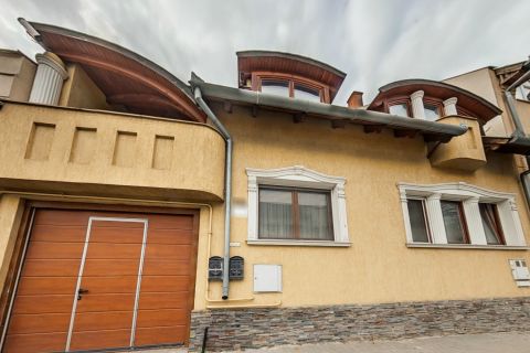 Eladó Ház 6000 Kecskemét , Belvárosi ház eladó! IRODAHÁZNAK IS ALKALMAS!