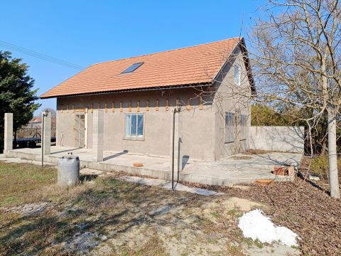 Eladó Ház 6000 Kecskemét Kecskemét-Borbáson eladó befejezésre váró családi ház