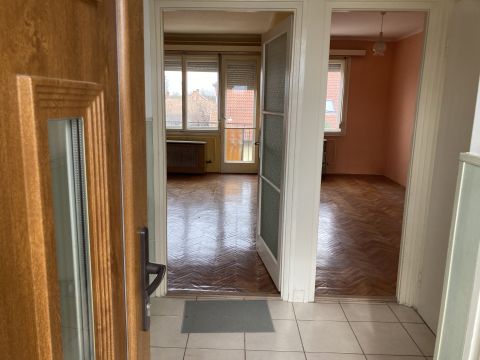 Eladó Lakás 6000 Kecskemét , Kecskemét, Hunyadi városban 2 szobás lakás, garázzsal ELADÓ!