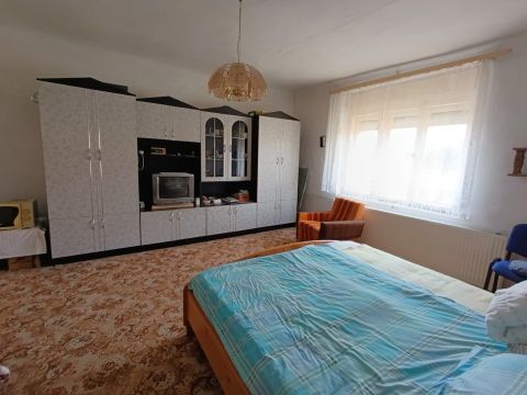 Eladó Ház 7718 Udvar 