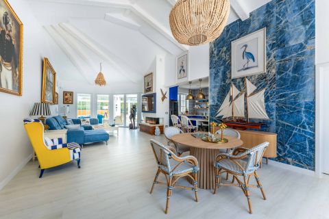 Eladó Ház 8647 Balatonmáriafürdő Luxus vízparti ház saját stéggel!