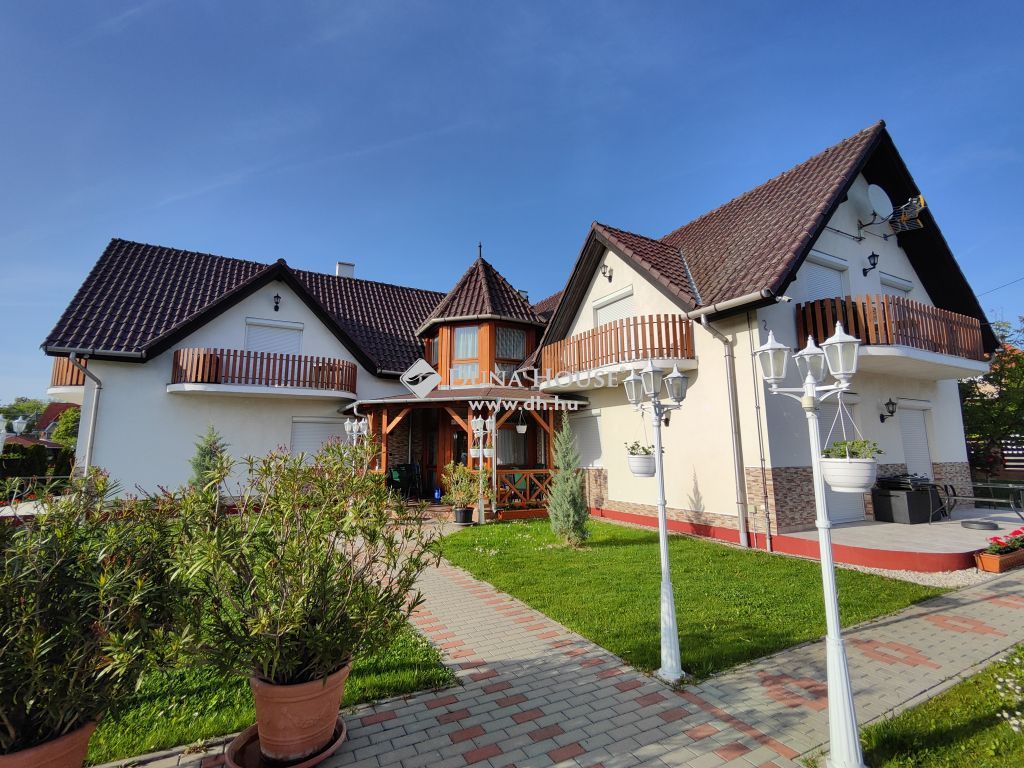 8315 Gyenesdiás , Működő vendégház, 8 apartmannal, mendencével! — 1/40