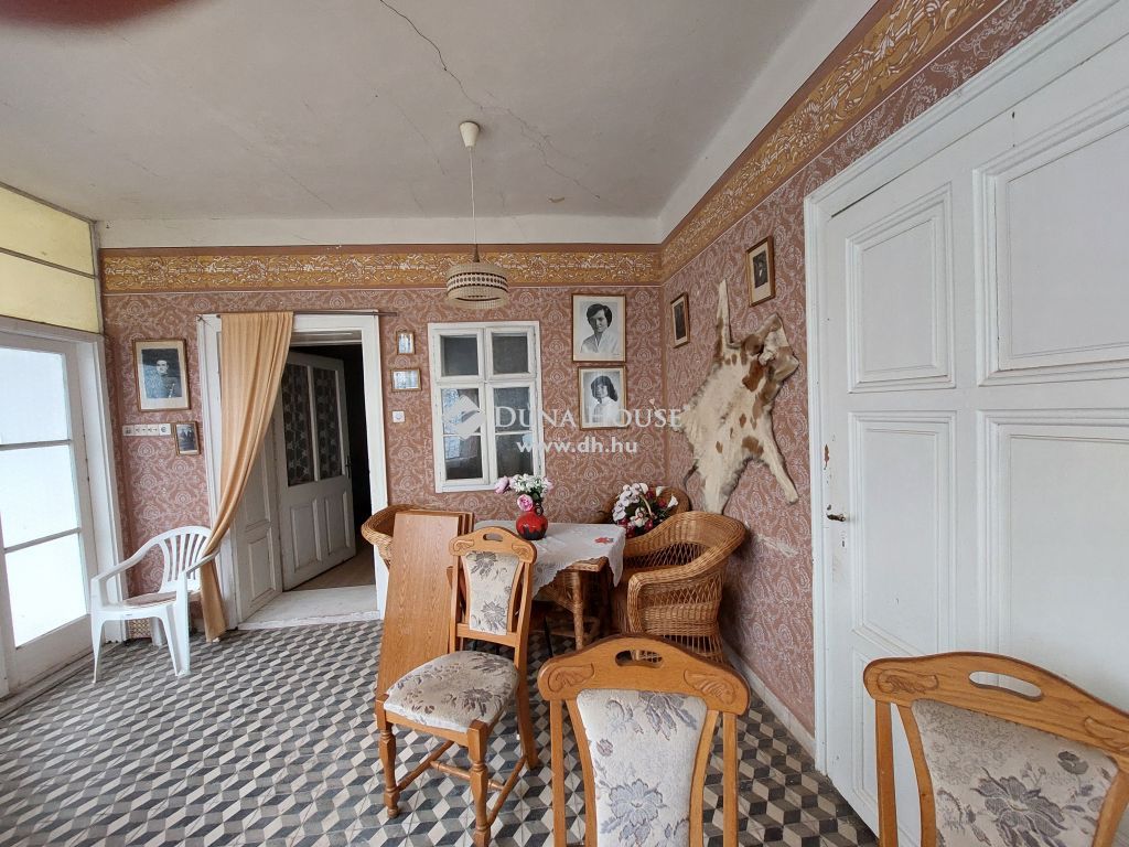 6347 Érsekcsanád , Központi helyen — 1/27