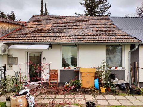 Eladó Lakás 1238 Budapest 23. kerület , Soroksáron felújított sorházi lakás saját kertrésszel eladó.