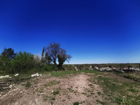 Eladó Telek 2045 Törökbálint aszfaltozott út, víz, villany, csatorna telken belül