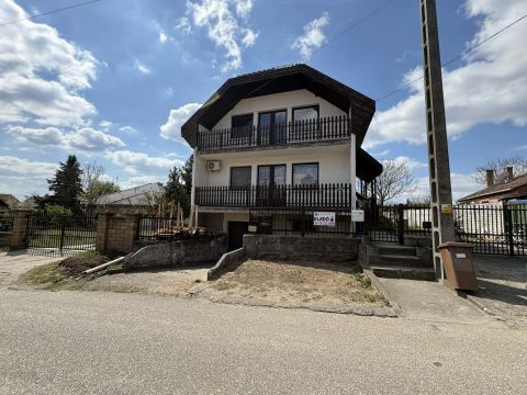 Eladó Ház 2364 Ócsa , központban