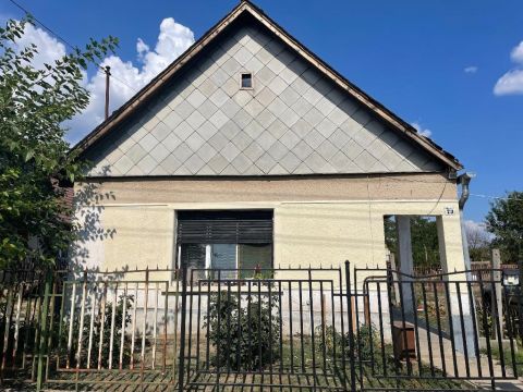 Eladó Ház 2431 Perkáta 2431 Perkáta, Falu szélé