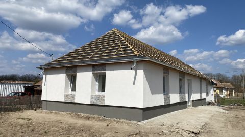 Eladó Ház 2764 Tápióbicske Két utcáról megközelíthető két generációs ikerház