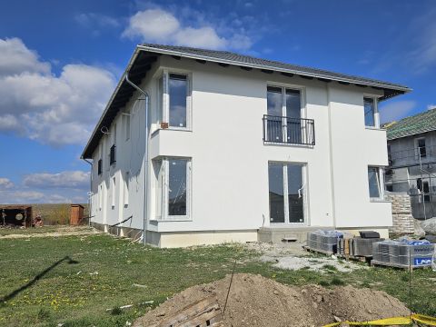 Eladó Lakás 2235 Mende 