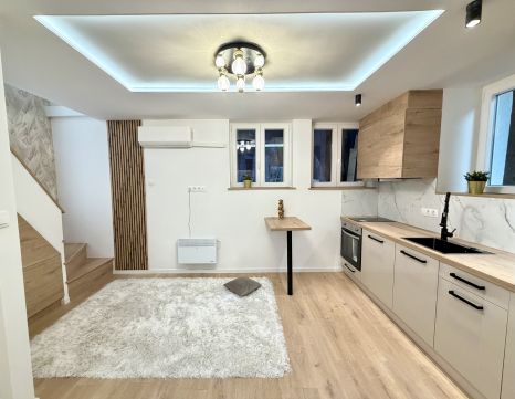 Eladó Lakás 1072 Budapest 7. kerület , Több lábas ingatlan befektetés a Károly körút mellet.