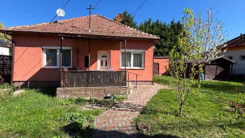 Eladó Ház 2011 Budakalász , 2011 Budakalász, Omszki-tó