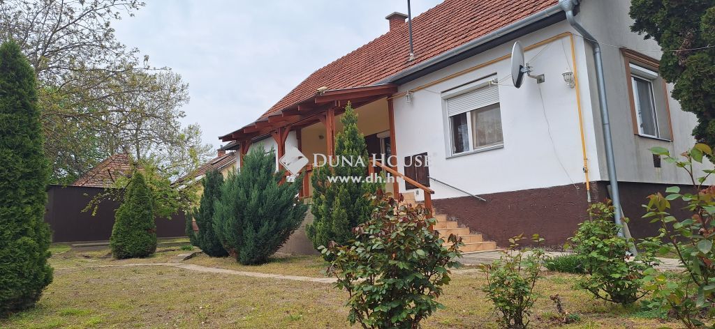 6000 Kecskemét , AZONNAL KÖLTÖZHETŐ NAPPALI+3 SZOBÁS TÉGLA HÁZ ELADÓ — 1/14
