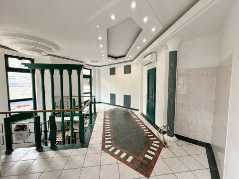 Eladó Üzlethelyiség 1042 Budapest 4. kerület , Árpád út közelében