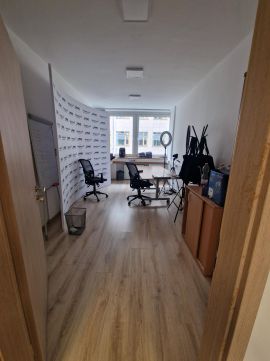 Eladó Iroda 1132 Budapest 13. kerület Radnóti Miklós u. RM2 irodaházban eladó iroda.