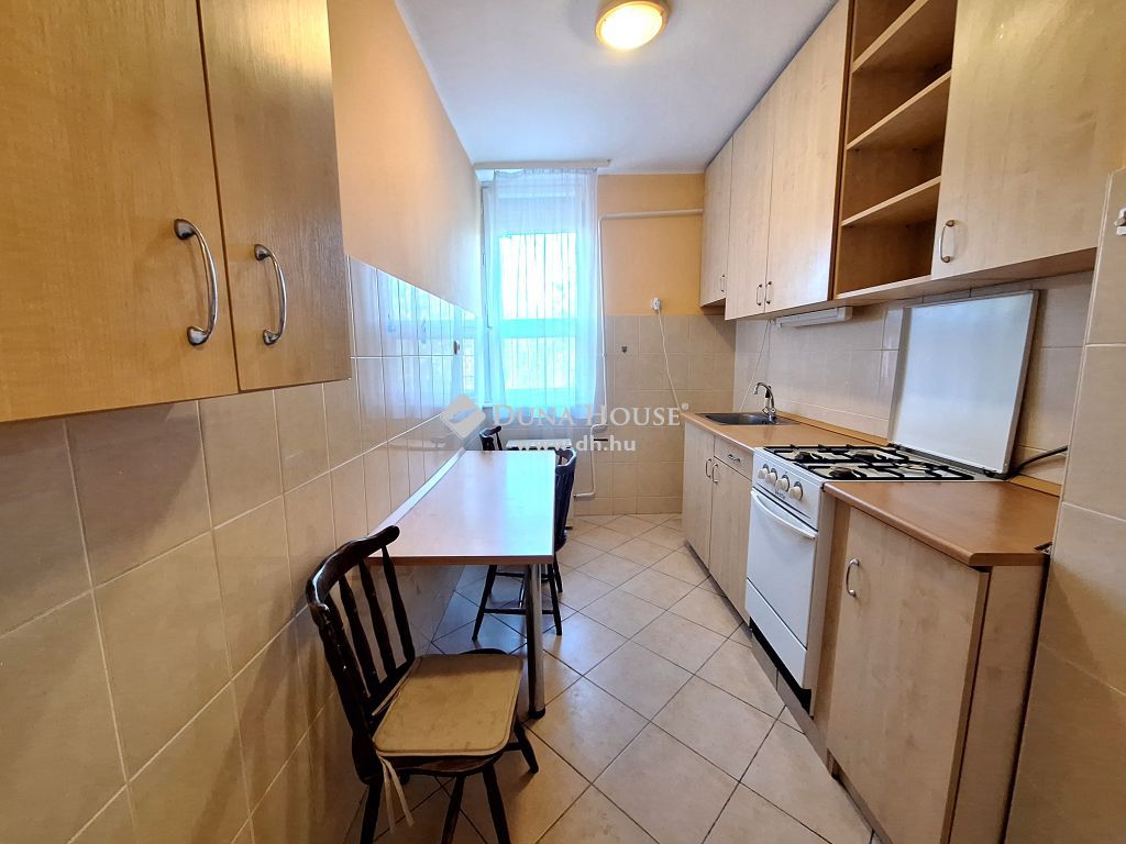 6000 Kecskemét , ZÖLDÖVEZETBEN 2.EMELETI, ERKÉLYES LAKÁS — 1/11
