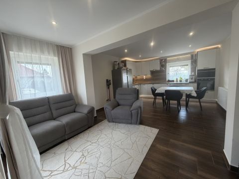 Eladó Ház 9099 Pér , Dávid köz közelében