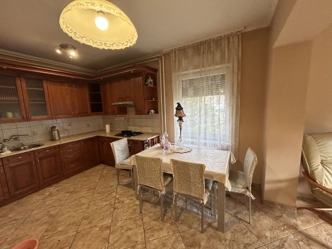 Eladó Ház 2373 Dabas , Tágas otthon Dabason