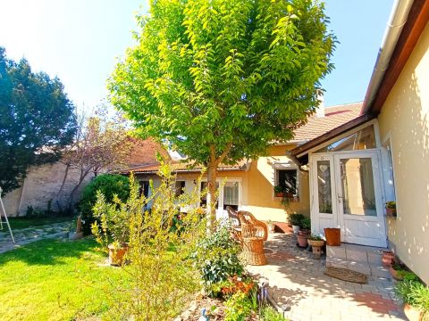 Eladó Ház 7700 Mohács , Napfényes, belvárosi családi ház 