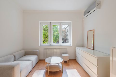 Kiadó Lakás 1148 Budapest 14. kerület , A Bagolyvár utcában zöld parkra néző lakás