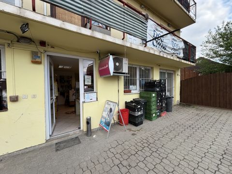 Eladó Üzlethelyiség 2151 Fót 