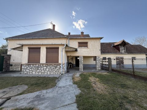 Eladó Ház 9326 Szil , Tér, nyugalom, lehetőség