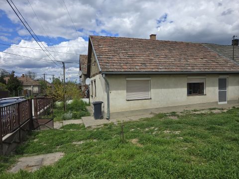 Eladó Ház 7081 Simontornya , Simomtornyán 48 nm-es családi ház